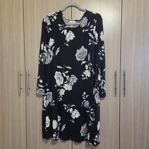 Old Navy Black and White Floral Long Sleeve Dress